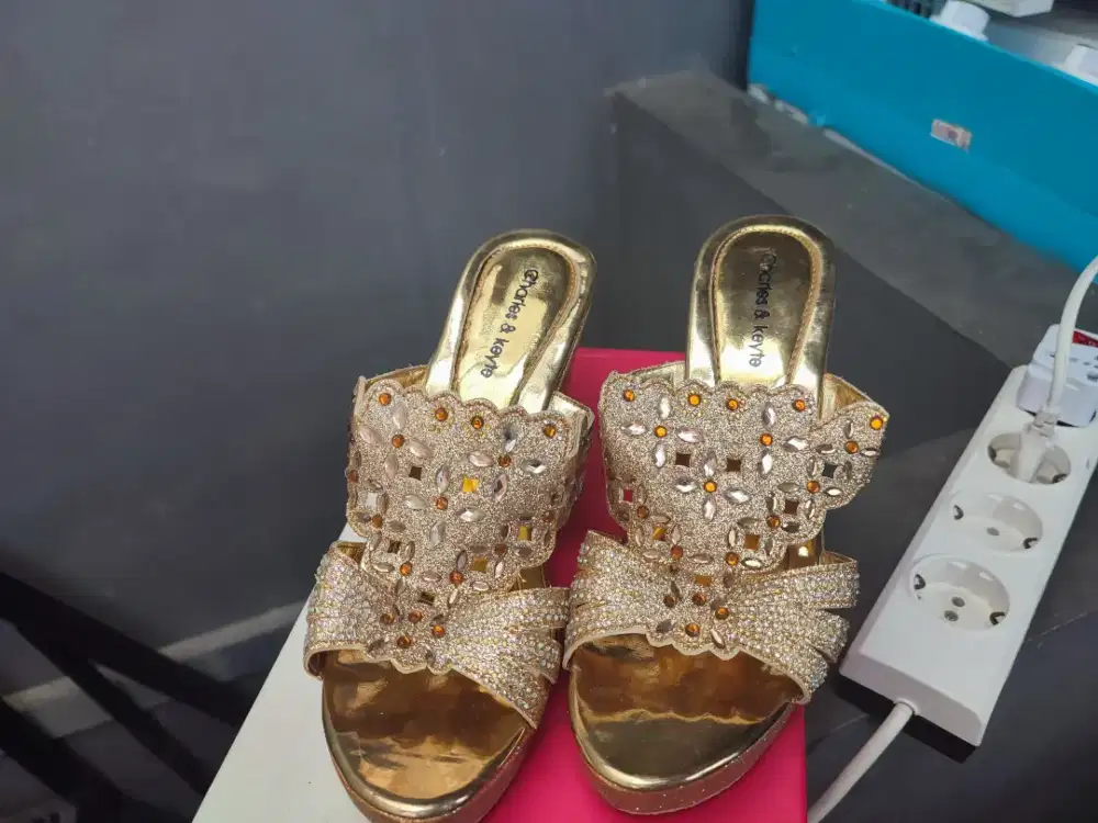 Dijual sendal pesta size 37