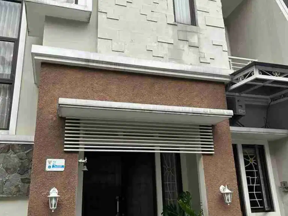 Rumah mewah 2 lantai dekat cilandak KKO