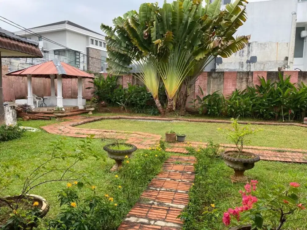 Dijual Rumah Luas di Kemang Utara VII untuk Kantor