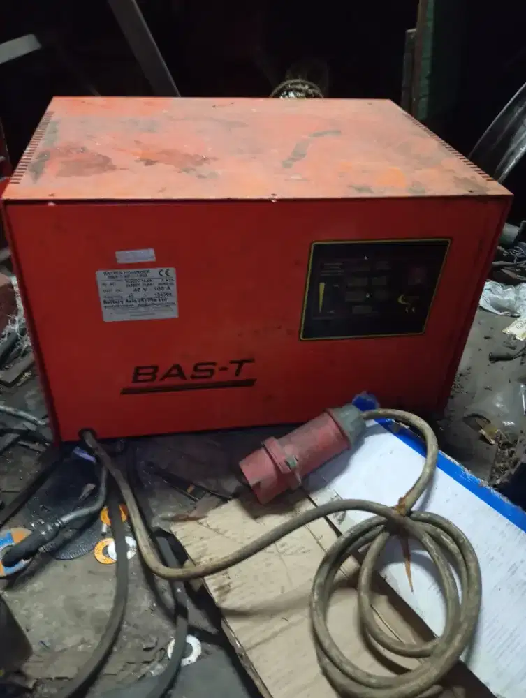 Charger forklift electric