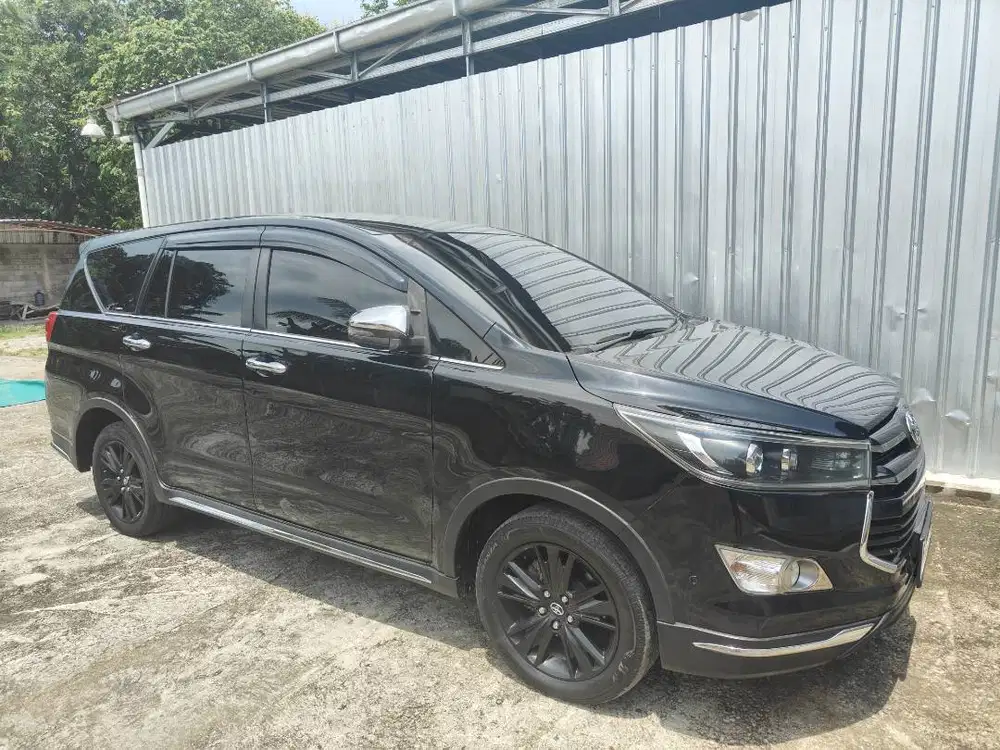 Toyota innova venturer 2.4 diesel AT 2019