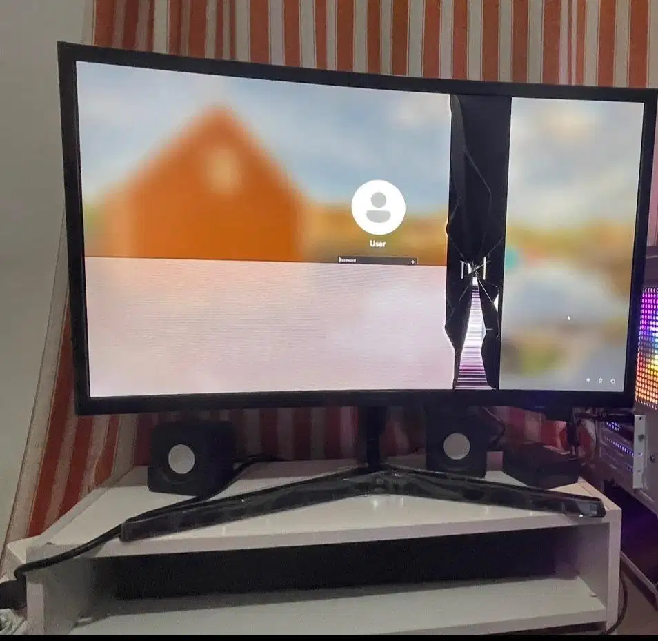 Dijual Monitor Samsung 24inch kondisi LCD retak