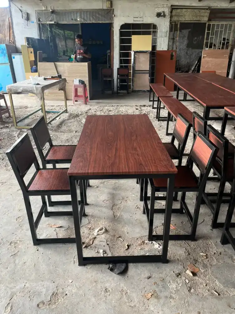 1 Set Meja Cafe/Meja Makan/1 Meja 4 Bangku
