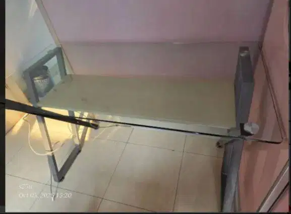 Dijual : Meja Belajar Kaca