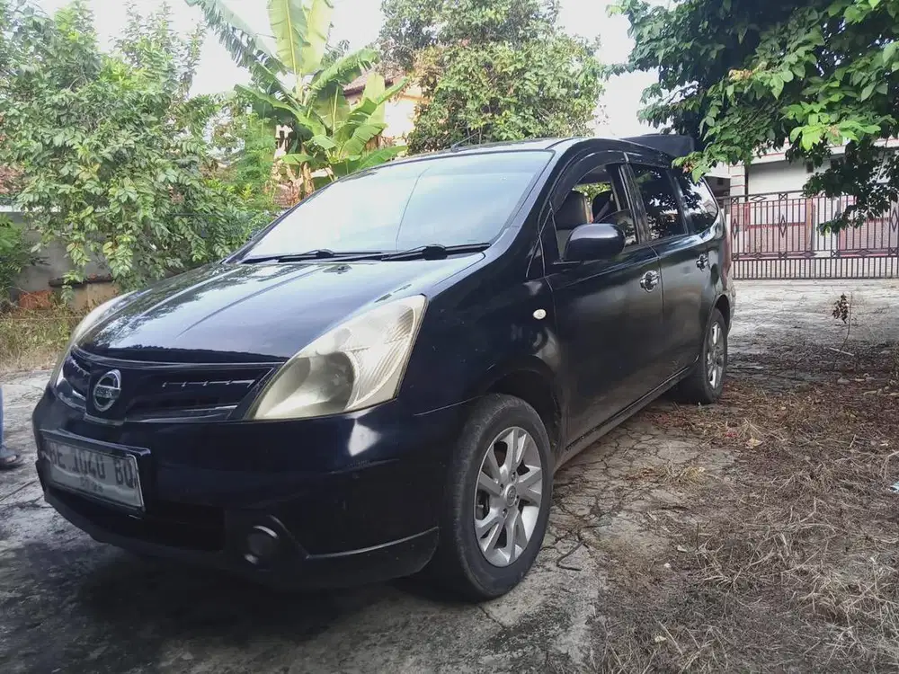 Dijual Cepat Mobil Grand Livina 2011