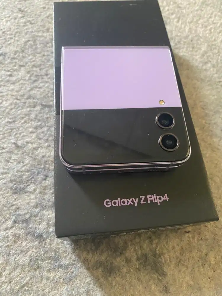 Samsung Galaxy Z Flip 4 128 GB/ 8 GB Second