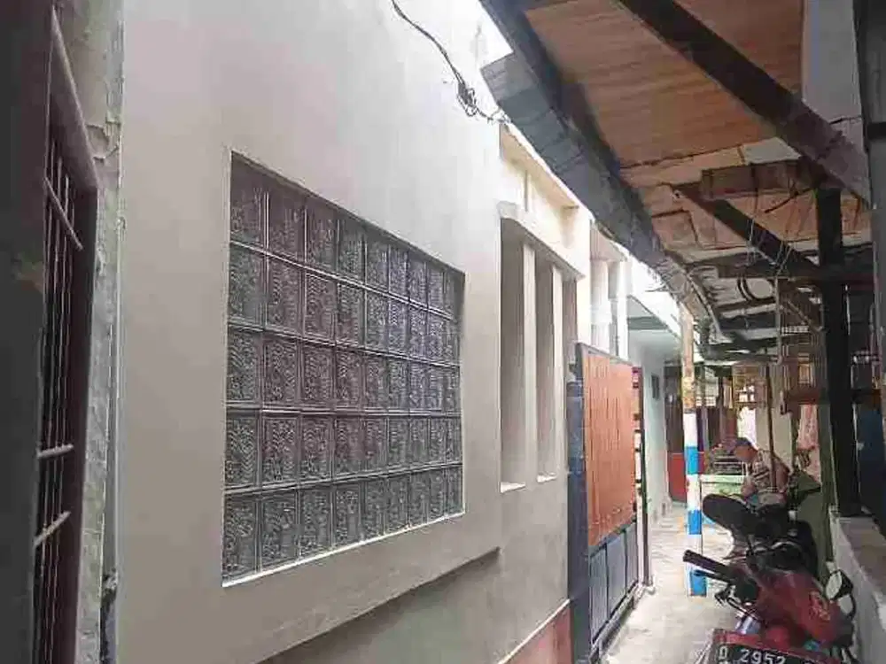 Di jual kostan bangunan baru lokasi di pusat tengah kota di Cisitu lama