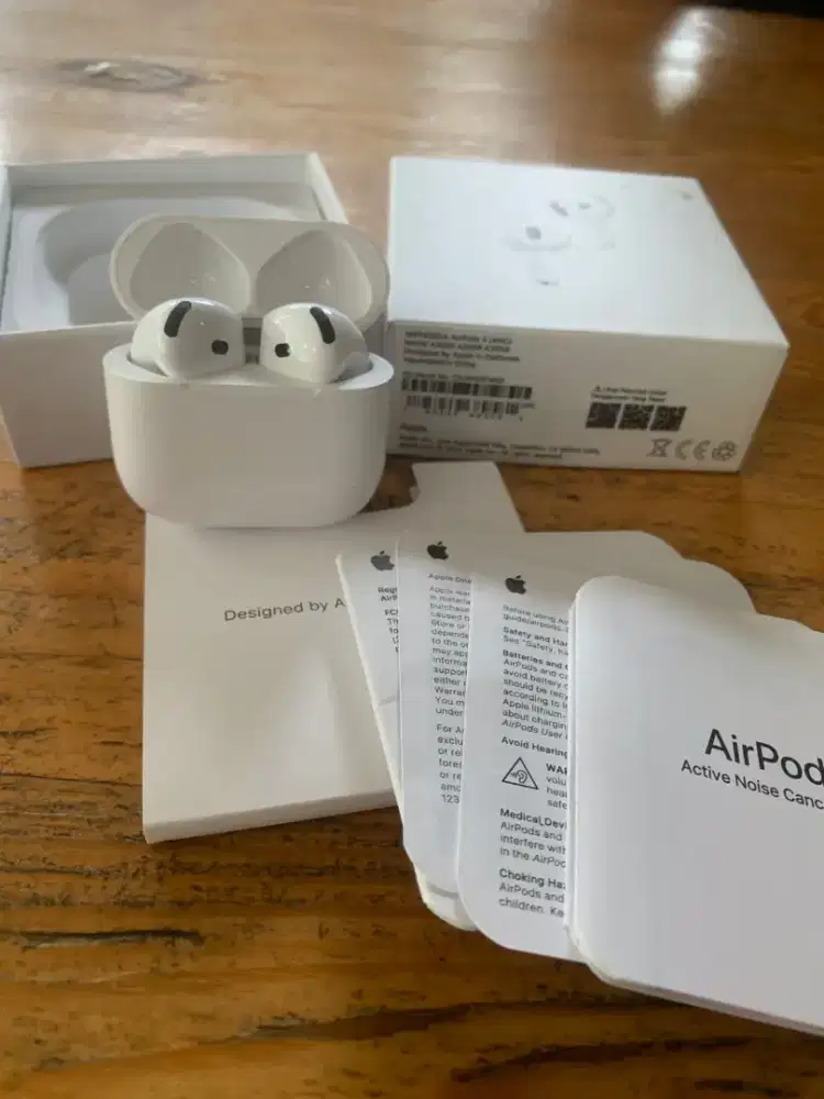 Airpods gend4 winth anc ibox like new