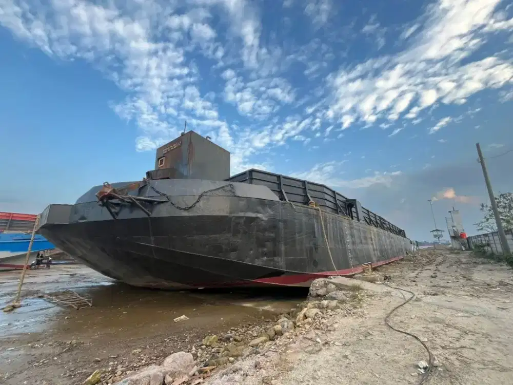 Di Jual Barge / tongkang only 270 feet tahun 2007