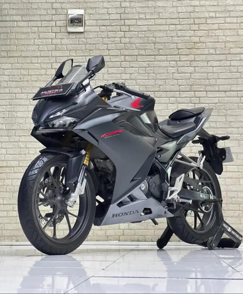 PROMO DP MULAI 1JTAN. HONDA CBR 150 TH 2022 SUPER MULUS ODO 15rb