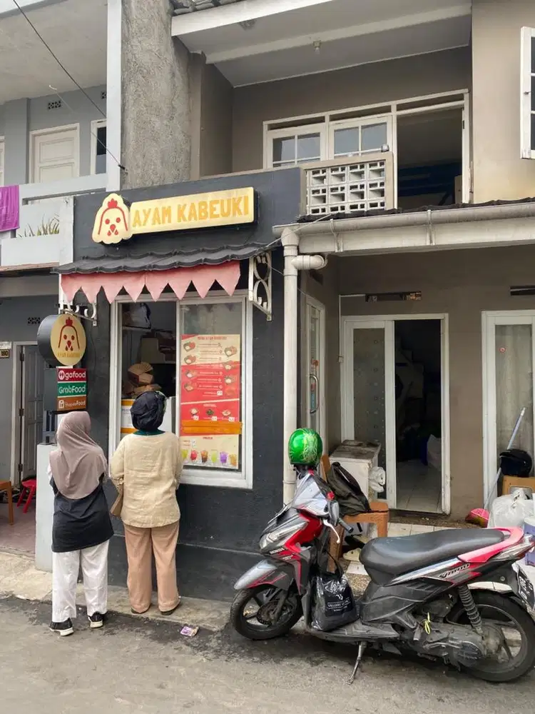 Staff Kitchen Ayam Crispy