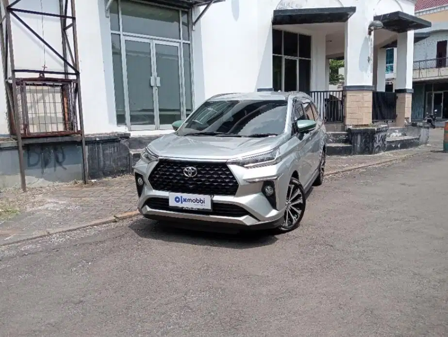 Like New - TOYOTA AVANZA 1.5 NEW VELOZ Q BENSIN A/T 2022 SILVER