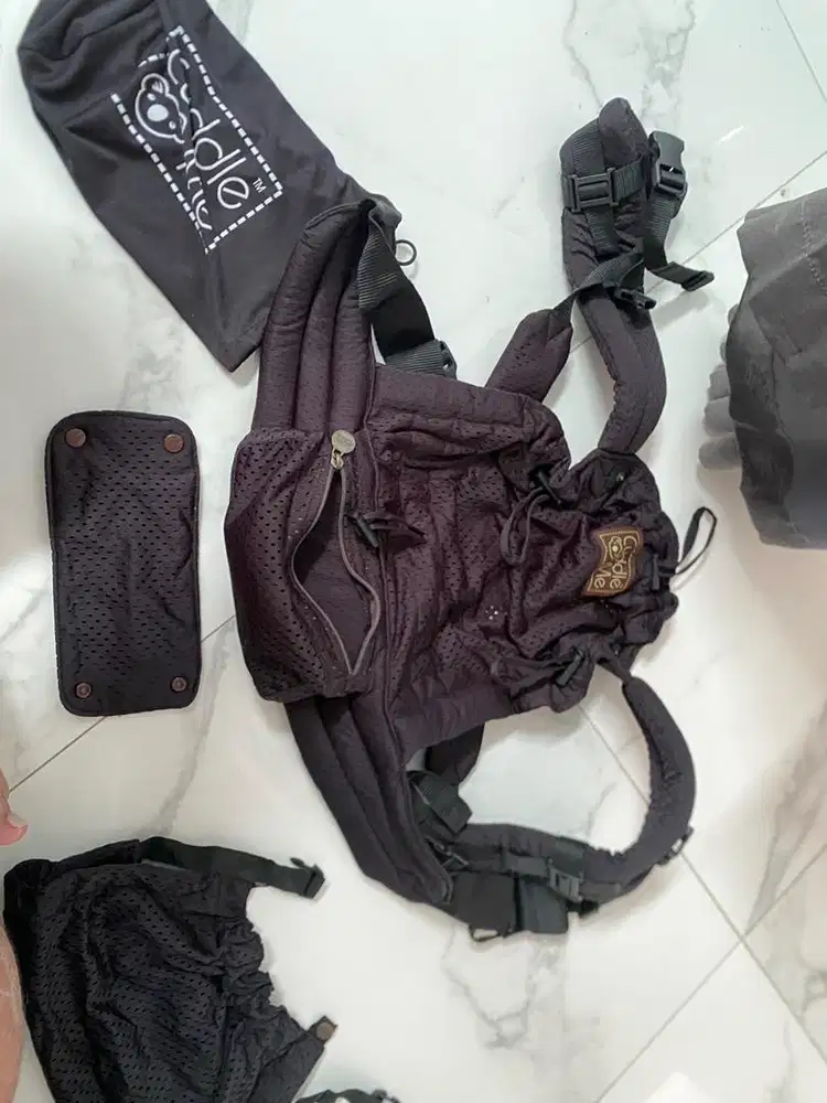 Gendongan Bayi M Shape Cuddle Me Baru