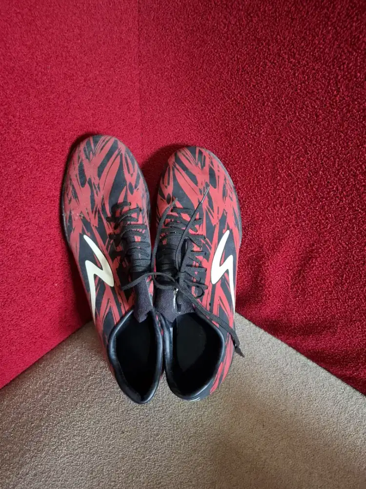 Sepatu futsal  masih  bagus