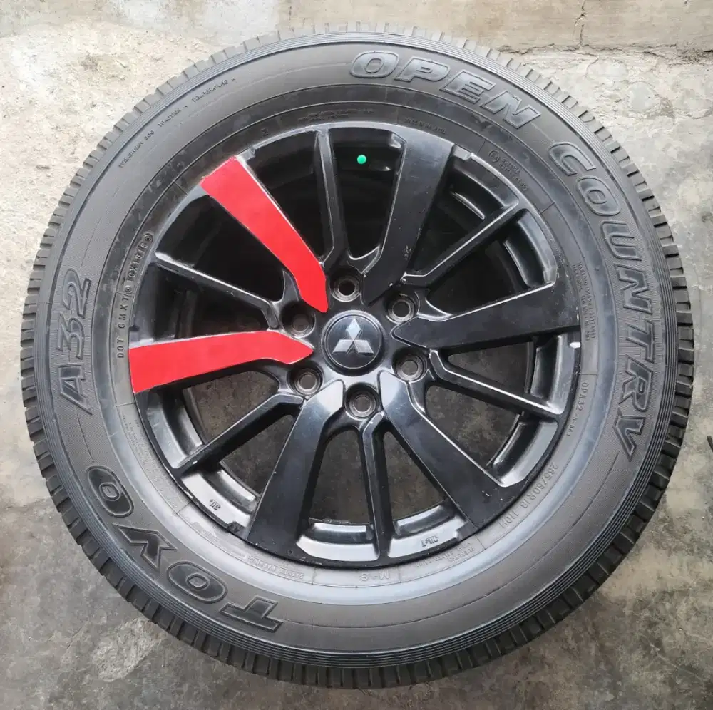 Velg Pajero Ring 18 dengan ban 4 Buah