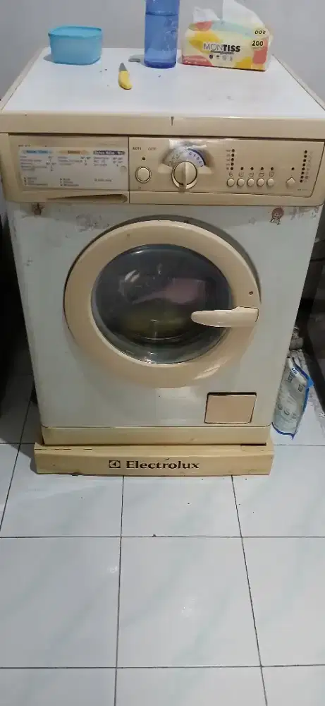 Mesin cuci elektrolux