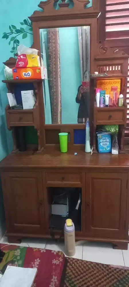 Meja Rias dari Jati