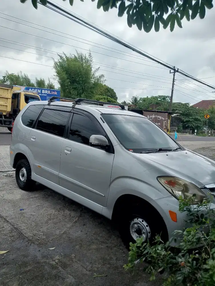 Xenia Li Deluxe 20011 atas nama sendiri