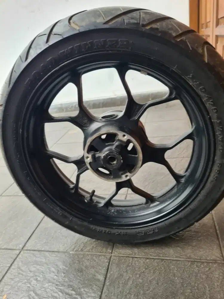 Velg dan Ban Belakang Yamaha Original R25 Ring 17