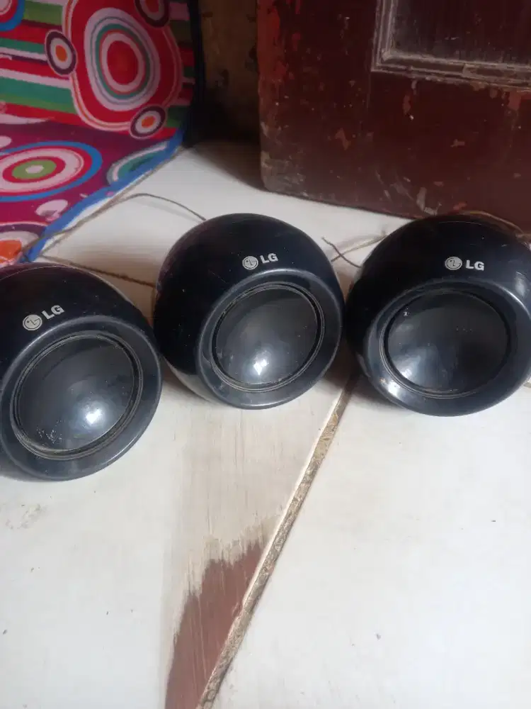 Speaker satelit merek LG normal 3 unit