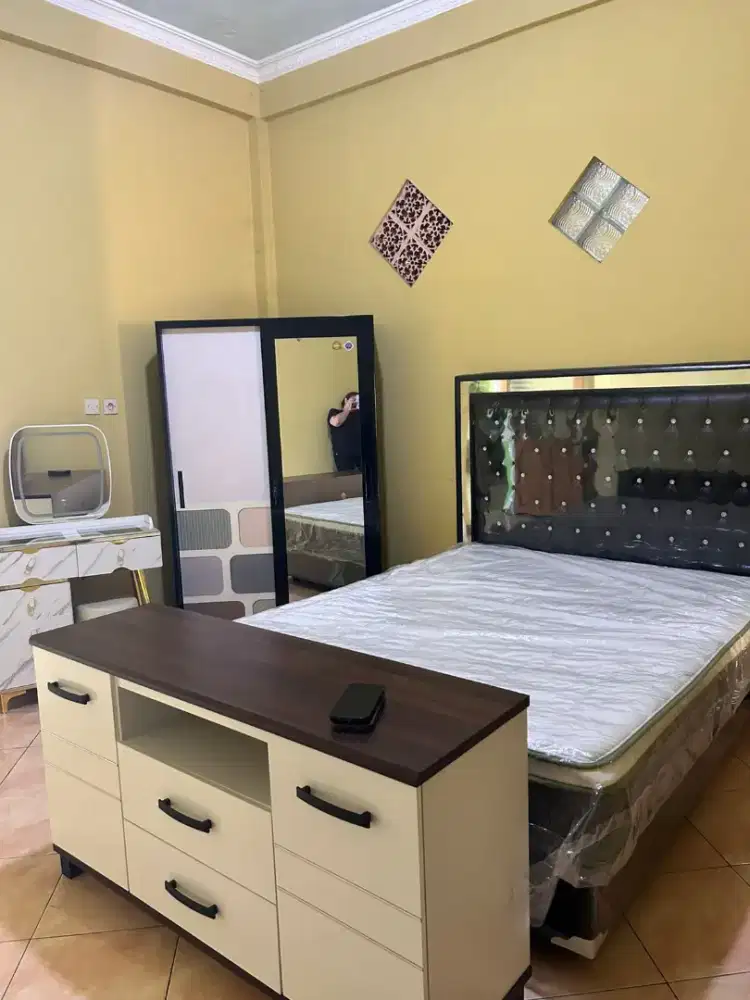 Satu set premium kasur tusen dan meja rias import terlaris