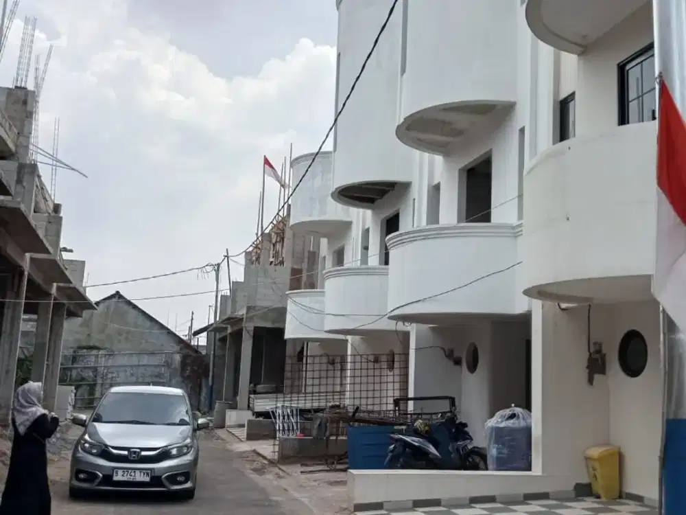 Rumah dijual 3 Lantai, Baru, Pondok Kelapa Jakarta Timur dekat Tol Becakayu