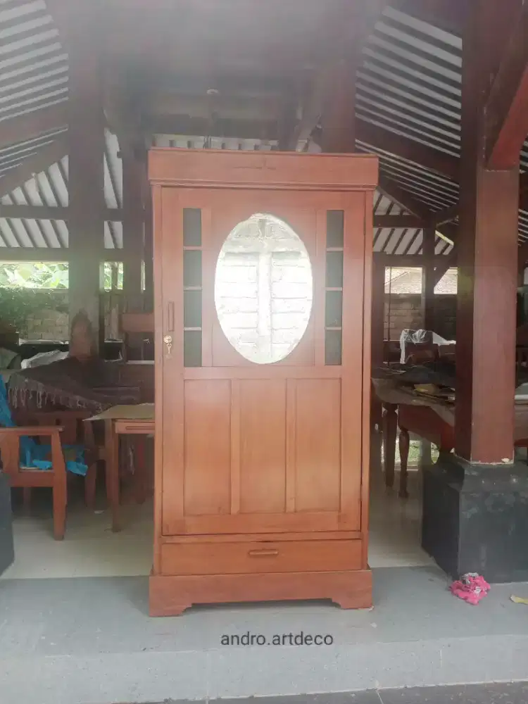 Lemari pakaian antik / jadul