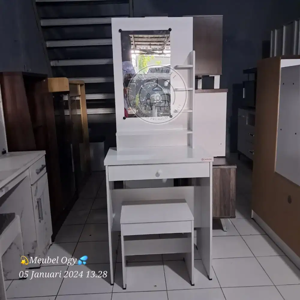 Meja rias simple motif putih polos terlaris