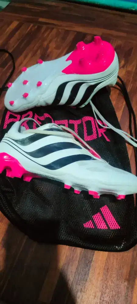 Sepatu bola adidas predator remake
