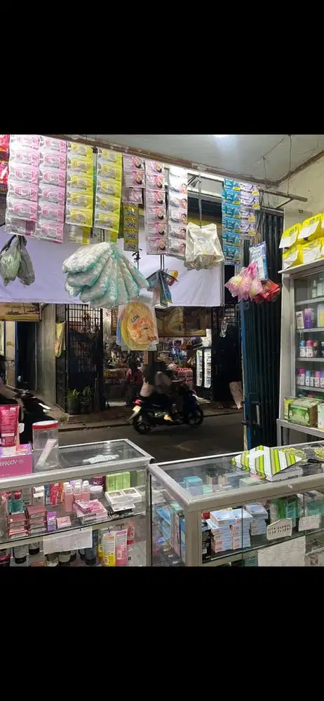 Lowongan kerja penjaga toko kosmetik