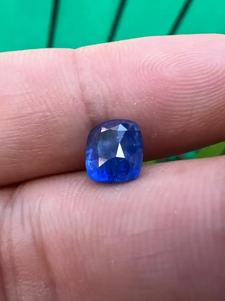 Natural royal blue safir srilangka 1,98 ct memo BIG luster enak
