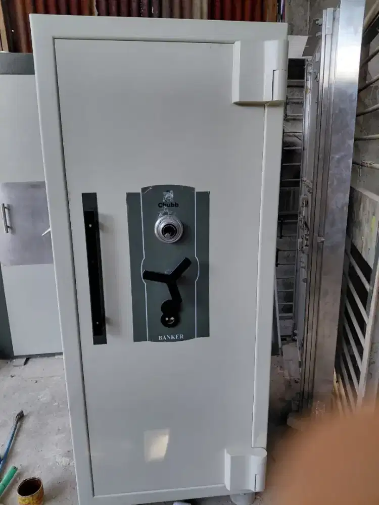 Brankas Chubb Bankers Size 2