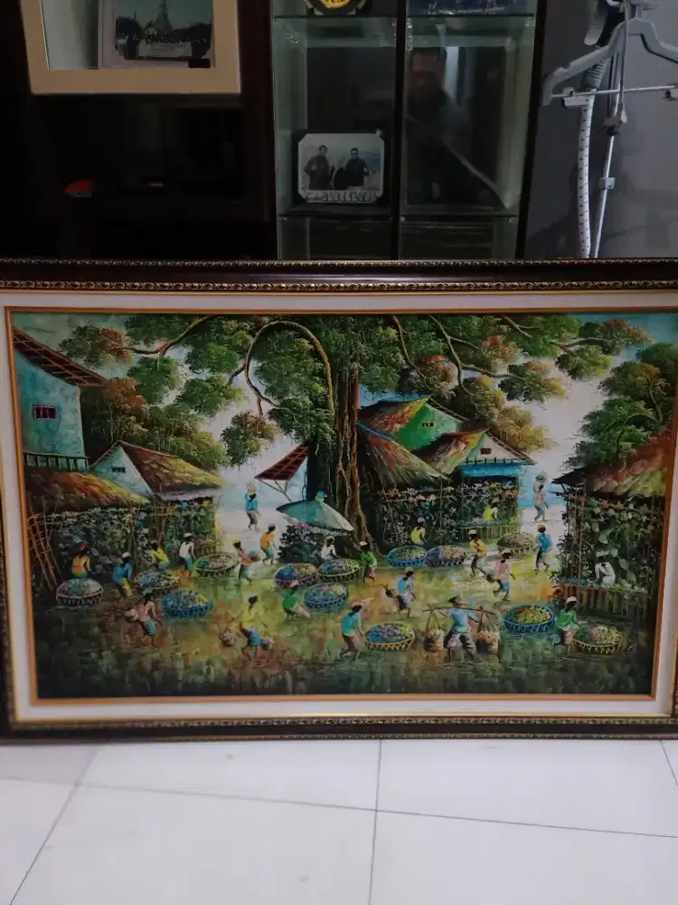 Lukisan Bali sudah dibingkai