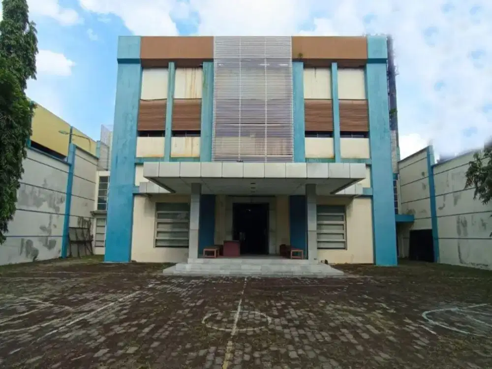 Dijual Gedung Gubeng Pojok Pusat Kota Surabaya