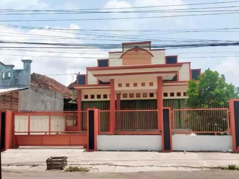 Disewakan Rumah besarr strategis pinggir jln