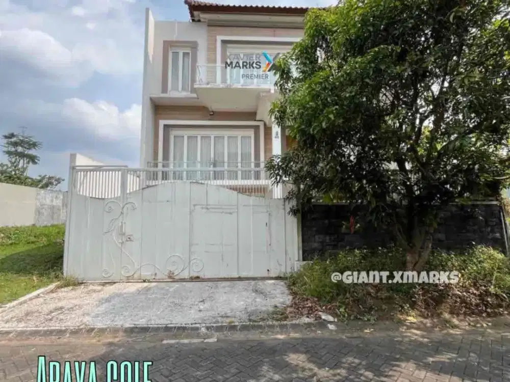 Rumah Megah di Araya Golf Boulevard Malang