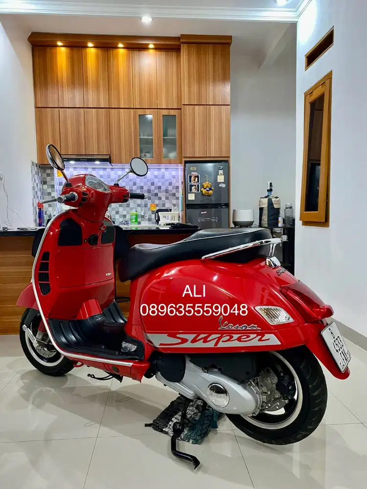 VESPA GTS ISTIMEWA LIKE NEW LOW KM REAL