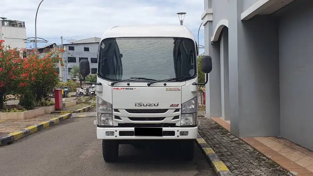 [ 4x4 ] Isuzu ELF Minibus NLR 2018/2019