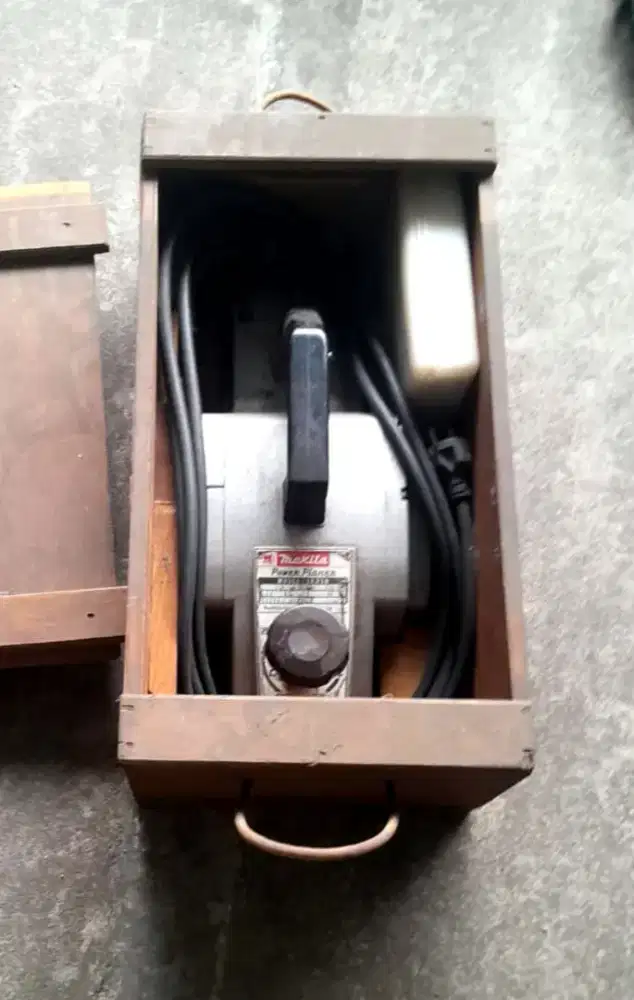 Mesin Serut Kayu Power planer MAKITA