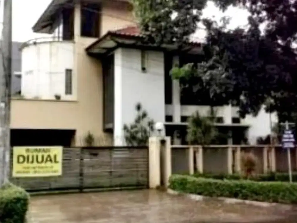 DIJUAL MURAH RUMAH 2 LANTAI DI JL. CEMARA RAYA JAKASAMPURNA BEKASI