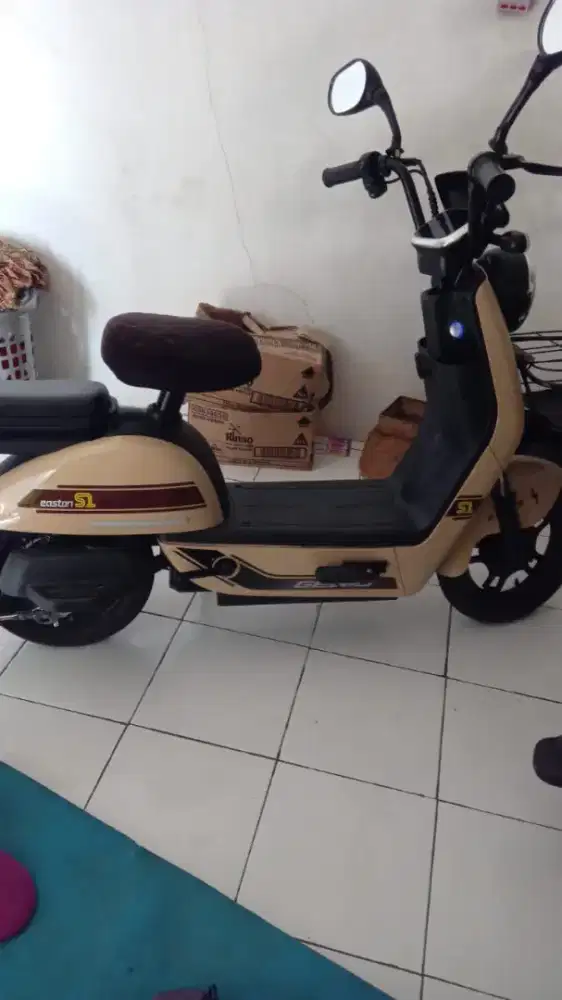 Sepeda listrik merk genio easton