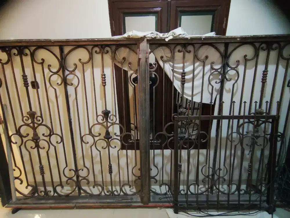 JERUJI DAN JENDELA BESI