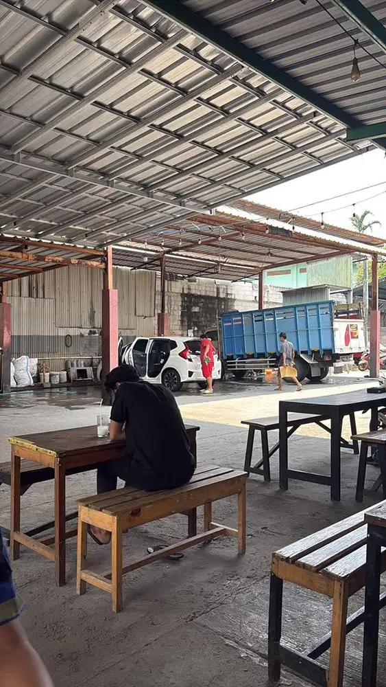 Di cari karyawan cuci mobil berpengalaman