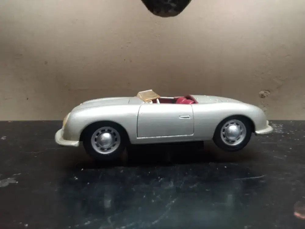 Miniatur mobil kondisi apa adanya