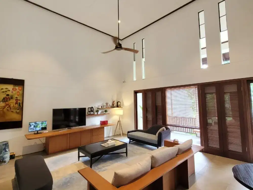 Rumah Luxury Cisatu 2 Lantai di Sayap Hegarmanah Bandung