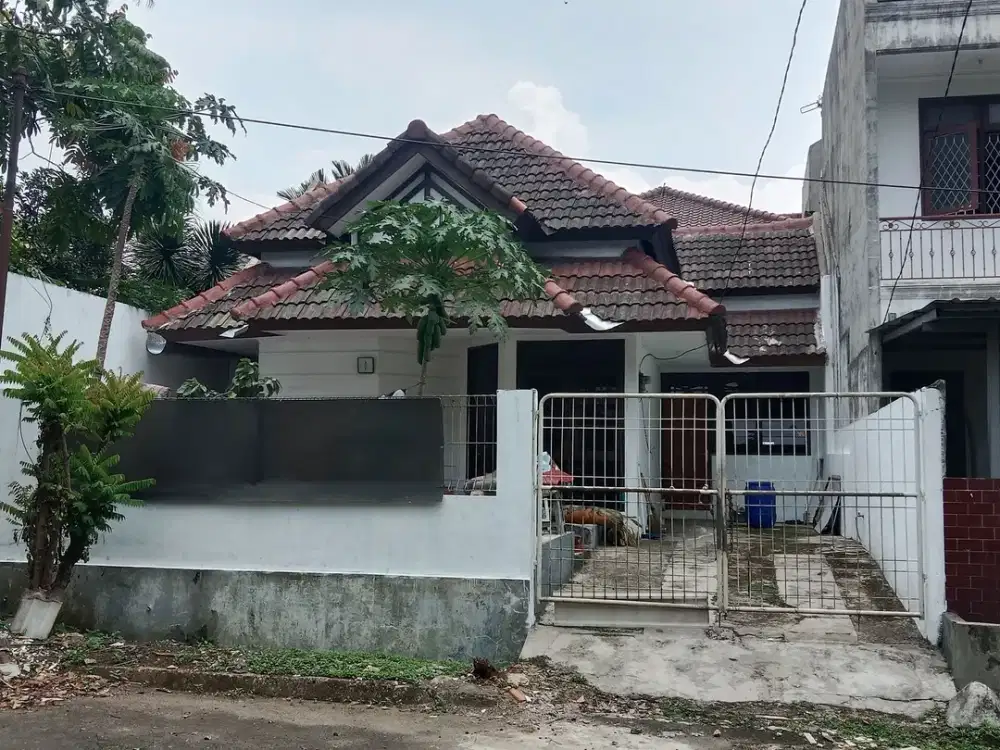 Rumah Strategis15 Menit ke Mall Summarecon Bekasi Hadap Utara J-37973