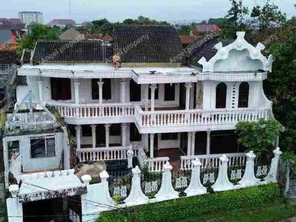 BUC DIJUAL RUMAH MEWAH SEMI EROPA PINGGIR JLAN JOGJA