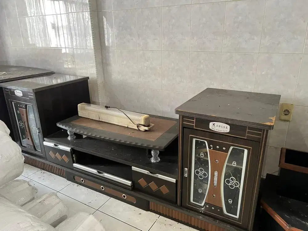 Meja Televisi Cantik