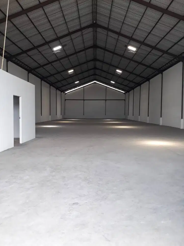 DISEWAKAN GUDANG MUTIARA TAMBAK LANGON MARGOMULYO AREA PARKIR LUAS