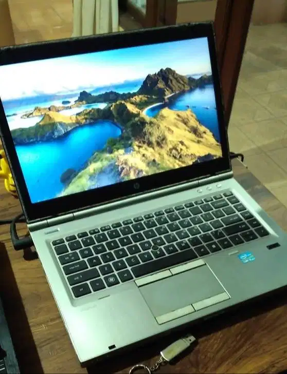 Laptop HP elitebook 8460p i5
